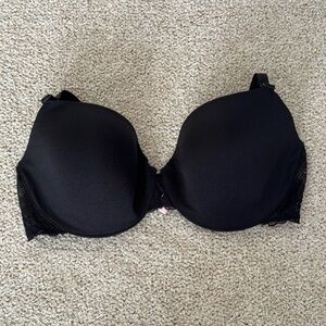 Victoria’s Secret Angles IPEX bra, size 34DD in black.